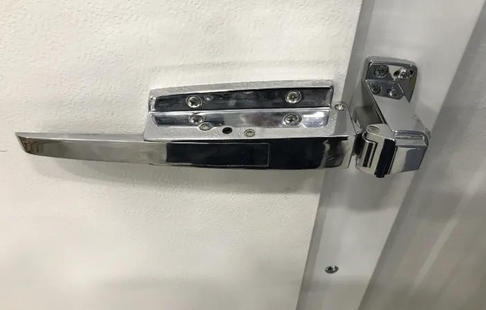 ISO-COOL 413 - Latch Close Up